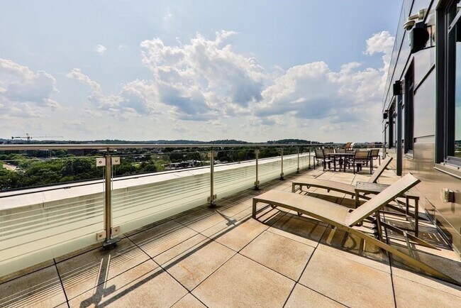 Building Photo - 80 Fenwood Rd