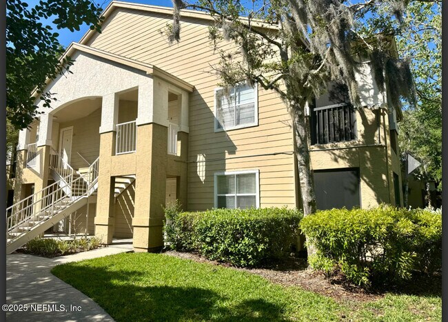 Primary Photo - 11 Arbor Club Dr