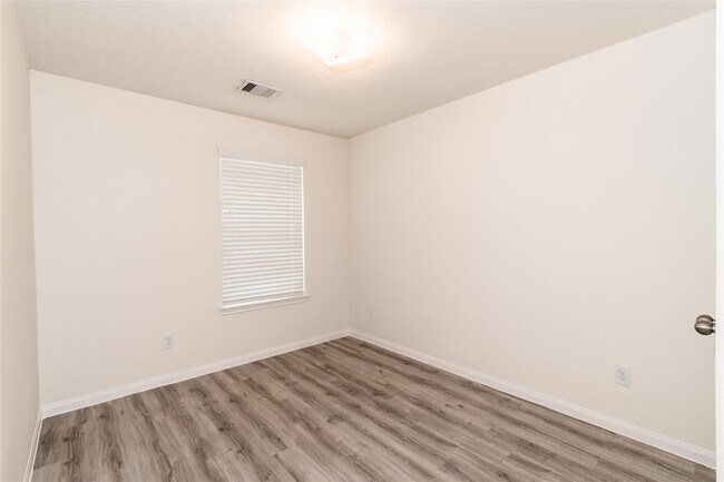 Building Photo - 3914 Calgary Cir
