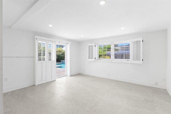Building Photo - 2070 NE 54th Ct