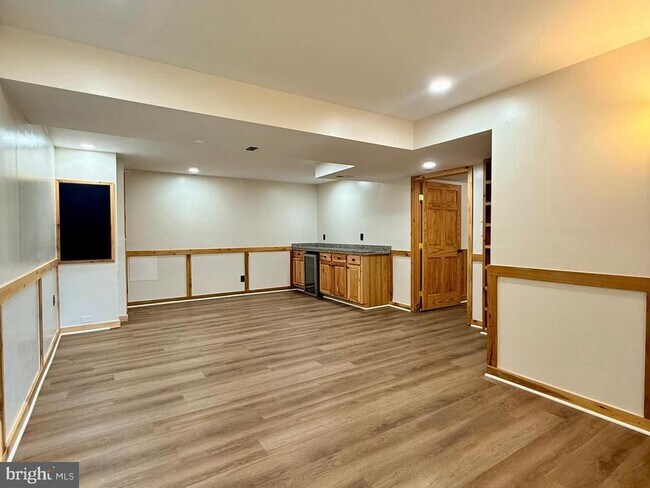 Building Photo - 8487 Inspiration Ave