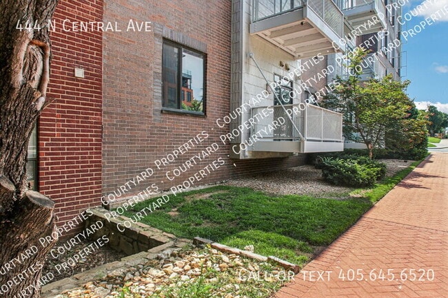 Building Photo - 444 N Central Ave