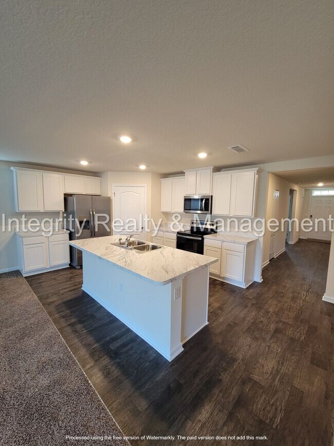 Building Photo - Newer 4 Br, 2 Bath home