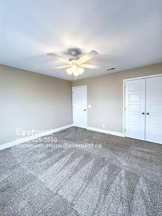Building Photo - Spacious 4-Bedroom Home with Modern Comfor...