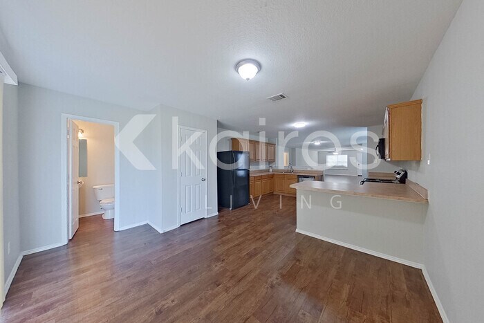 Building Photo - 1621 Vineridge Ln