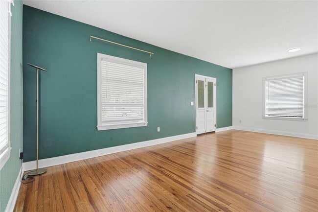 Building Photo - 1406 E Ridgewood St