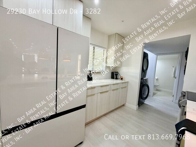 Building Photo - 29230 Bay Hollow Dr