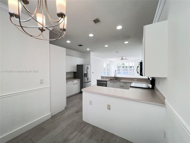 Building Photo - 725 NW 156th Ave