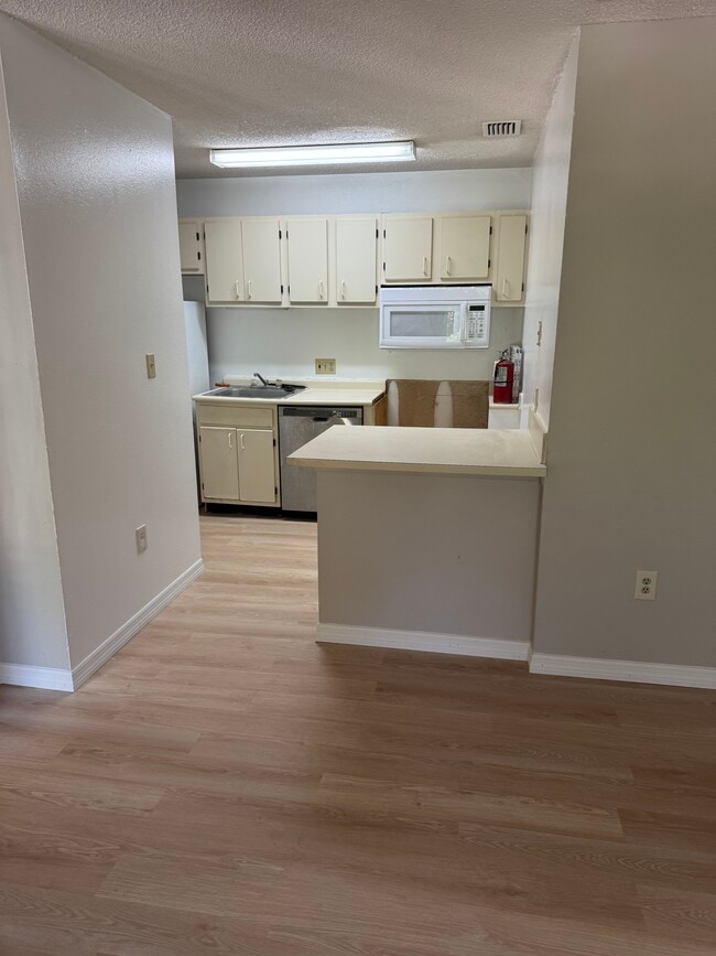 Building Photo - 225 S Tropical Trail