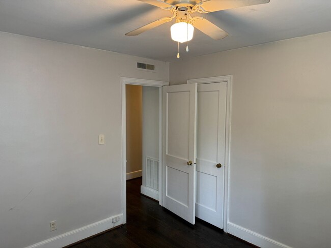 Building Photo - 2302 Chesterfield Ave