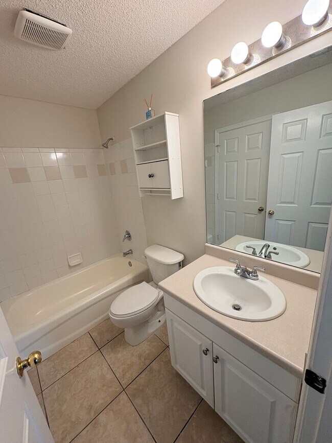 Building Photo - Welcome To The Estates At Westbury