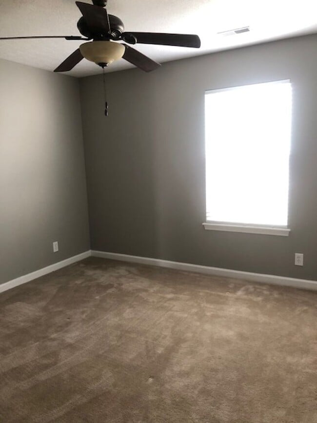 Building Photo - STONES CROSSING...3 Bed 2 Bath