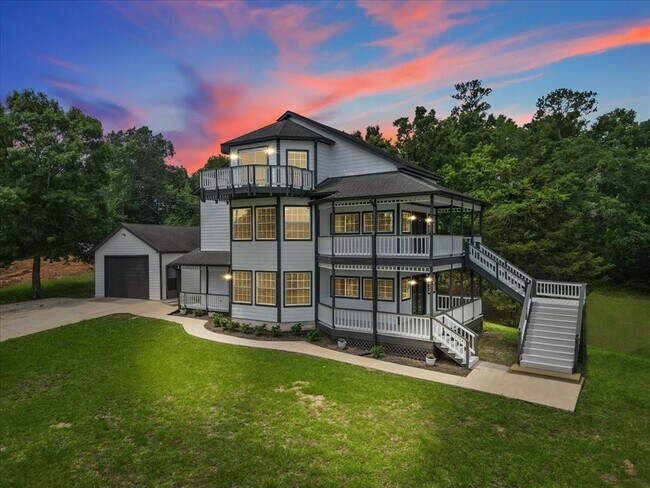 Primary Photo - 401 Paradise Dr