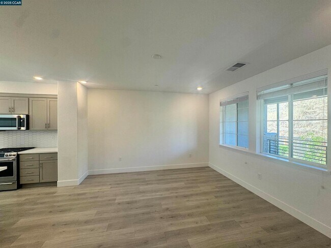 Building Photo - 725 Delve Ct