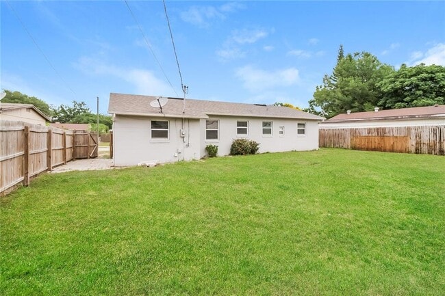 Building Photo - 367 Notre Dame Dr