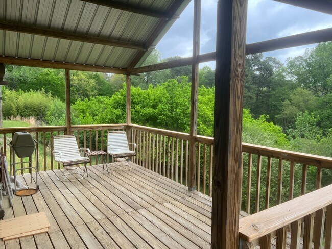 Building Photo - 2 Bed 1 Bath Cottage