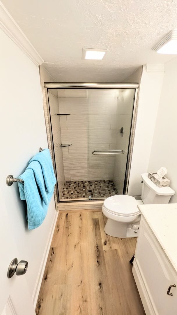 Building Photo - Seasonal/short term 2/2 condo rental with full water view on Longboat Key.