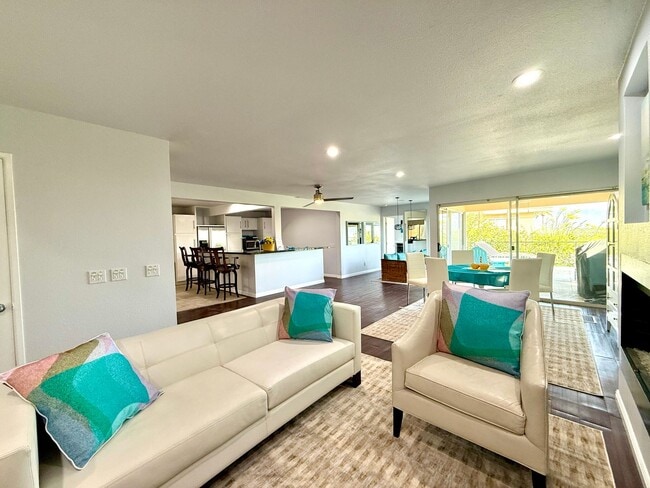 Building Photo - RIMCREST - Rare opportunity 2BR/2BA - Long Term - Furnished / Unfurnished