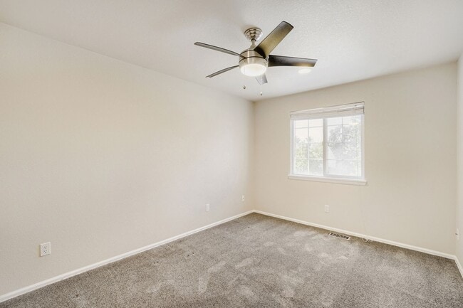 Building Photo - Evolve Real Estate: Meticulously Upgraded 4 Bed 3.5 bath Entertainers Dream - Available NOW!