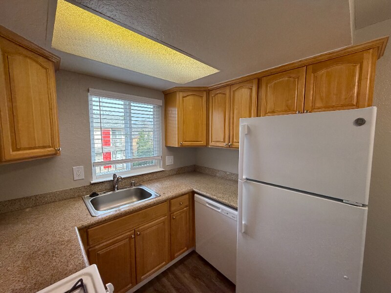 Building Photo - 281 Junction Ave