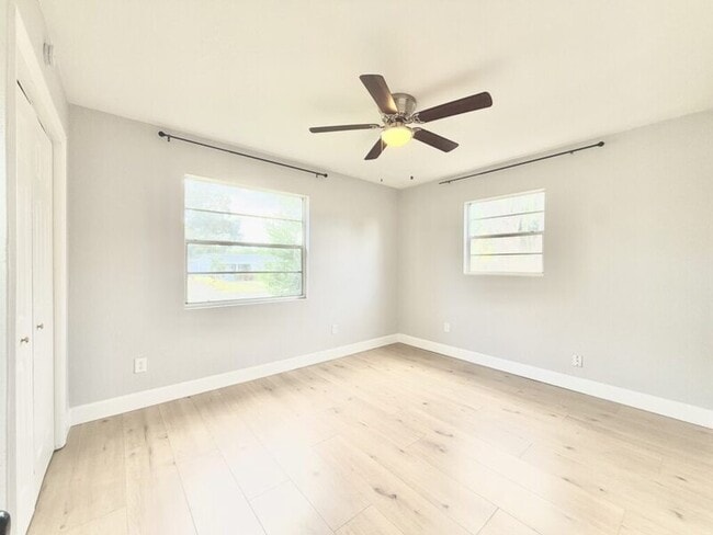 Building Photo - 5131 13th Ave N