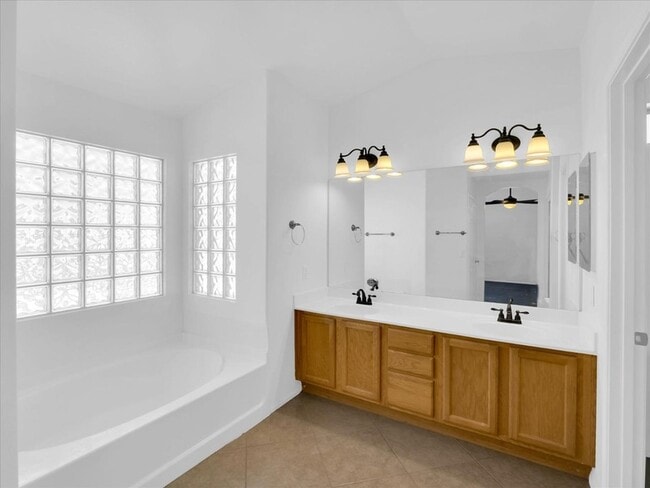 Building Photo - 13620 N 82nd Ln