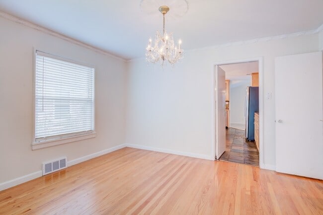 Building Photo - 6307 Kenwood Ave