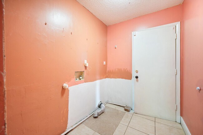 Building Photo - 4928 Marbella Rd S