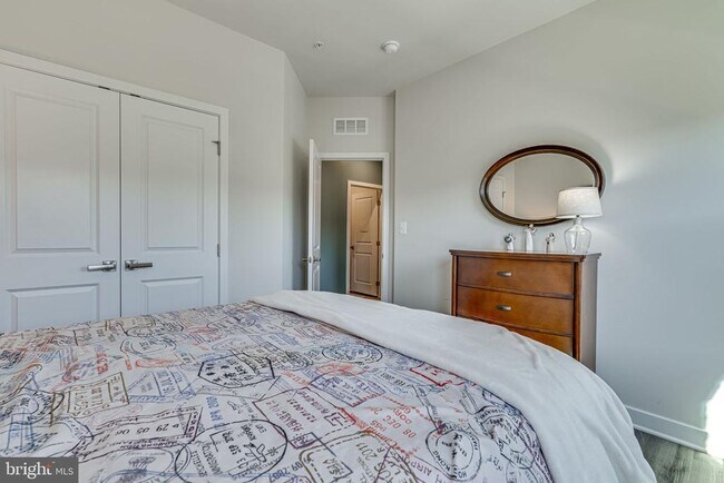 Building Photo - 2705 Evansgreen Dr