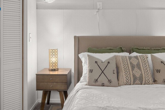 Building Photo - 120 4th Ave N