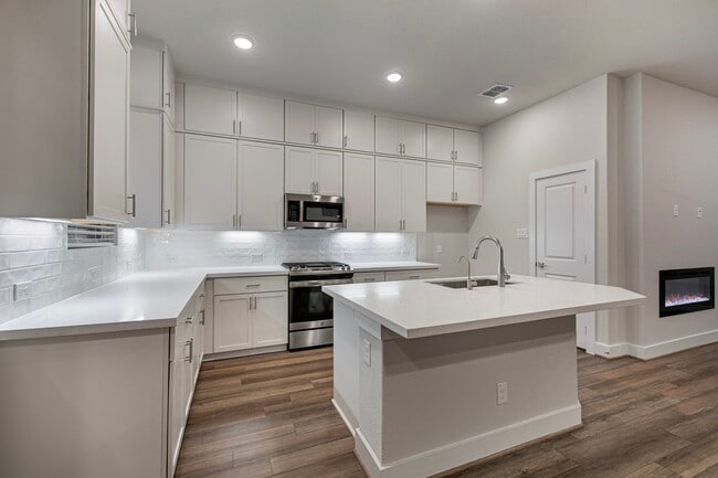 Building Photo - 8851 Oakland Rd