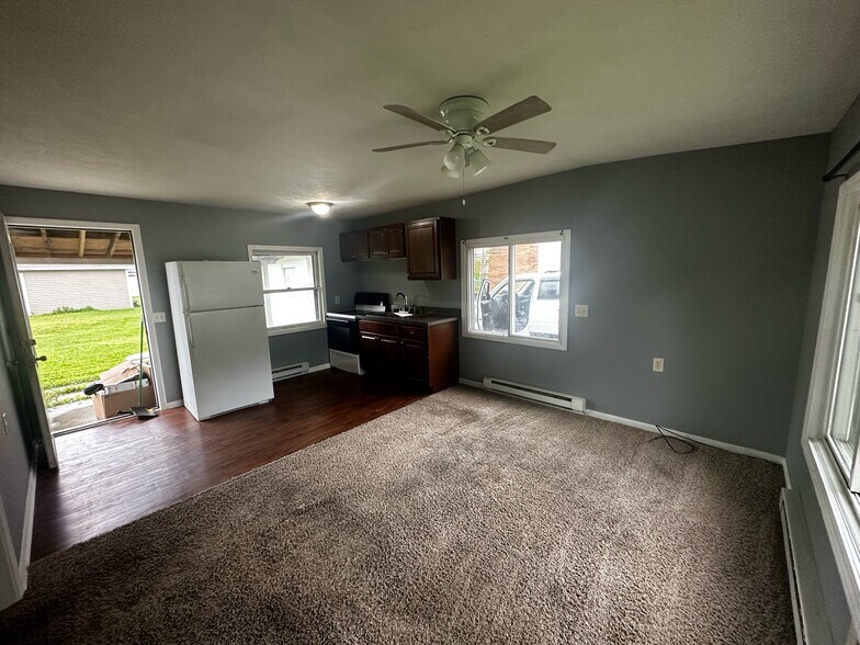 Building Photo - 332 Lake Rd