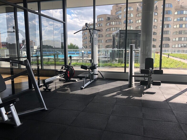 Building Photo - 701 S Wells St