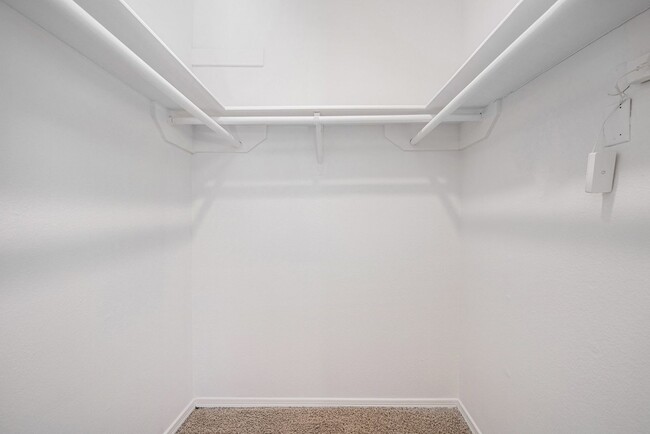 Building Photo - Excellent location under $1500!