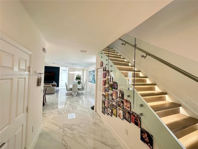 Building Photo - 3449 W 110th St