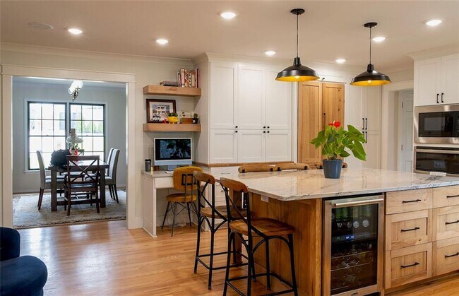 Building Photo - 14 S Mission Hills Cir