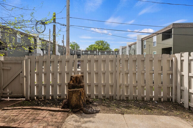 Building Photo - 421 W 87 Pl