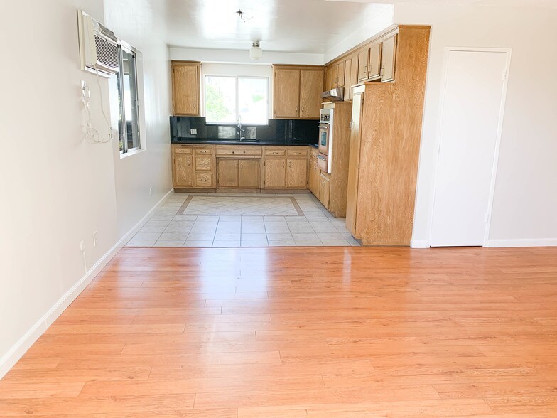 Huge open kitchen - 1145 N Ogden Dr