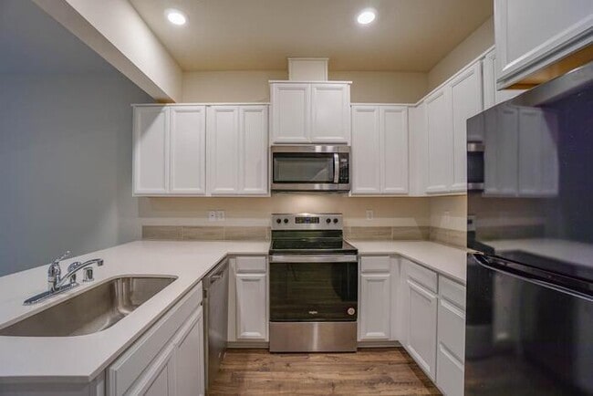 Building Photo - 5824 NE 80th Ct