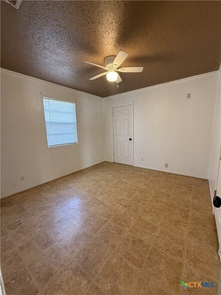 Building Photo - 924 Pecan St