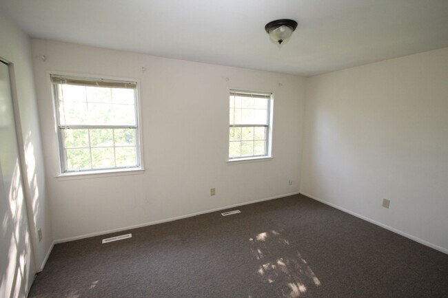Building Photo - 1473 Charlestown Dr