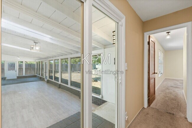 Building Photo - 2155 Portola Ave