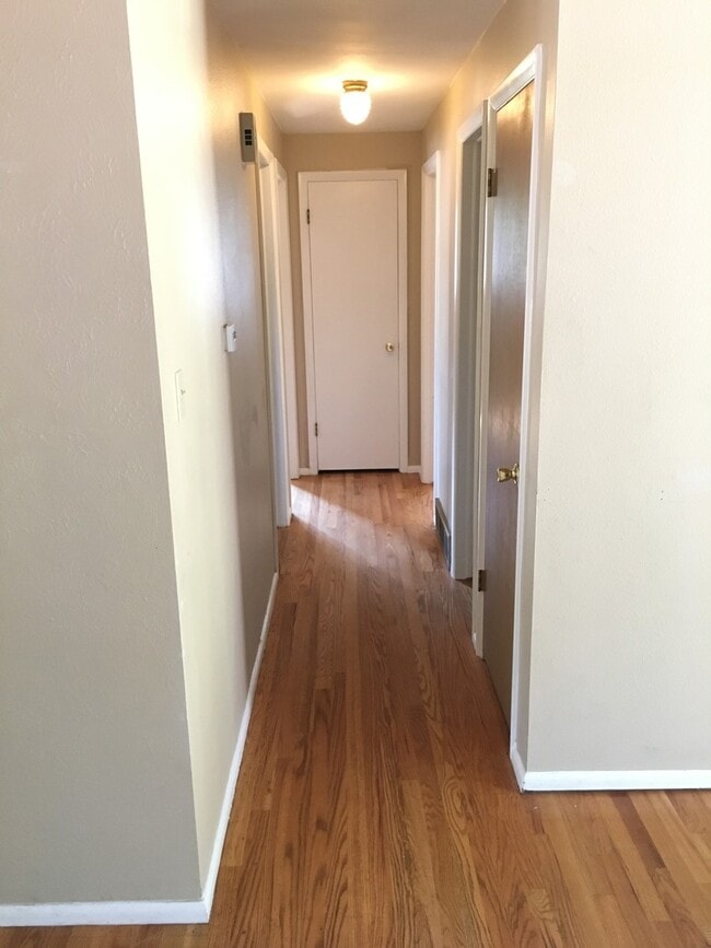 Building Photo - 5 Bedroom Home Near Mitchell High School