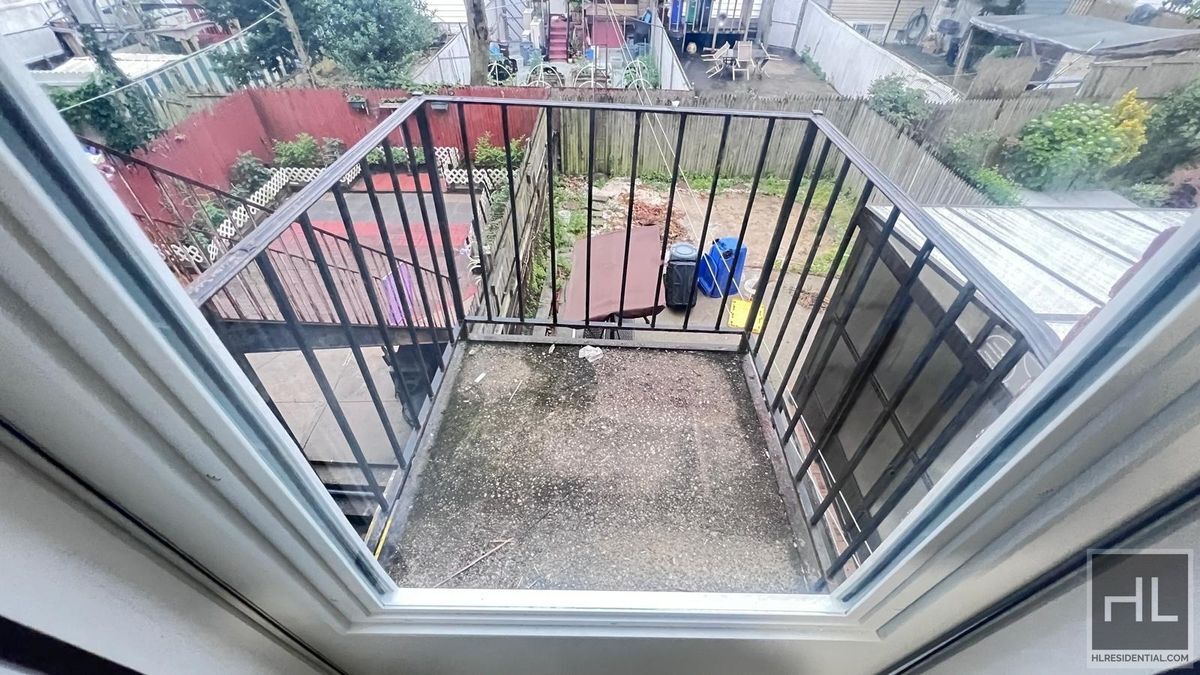 Building Photo - GUT RENOVATED VERY LARGE 3 BEDEROOMS W/ PR...