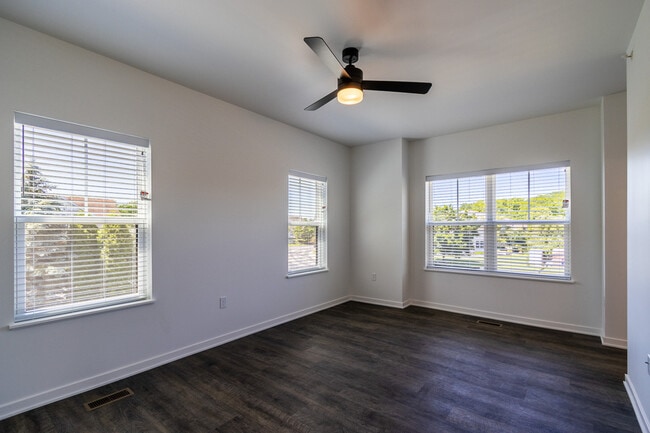 Building Photo - 1920 Edwards St