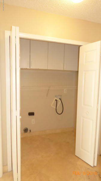 Building Photo - 1685 Aston Hall Ct