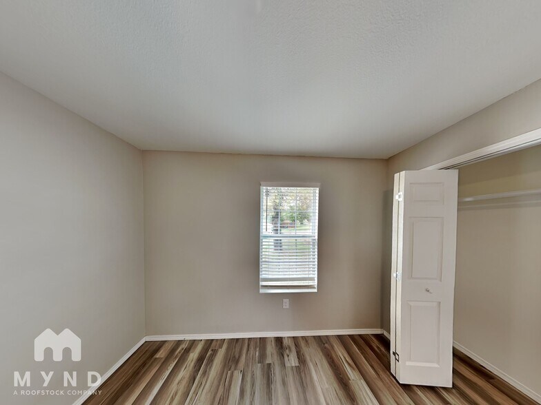 Building Photo - 3212 E Noble Dr
