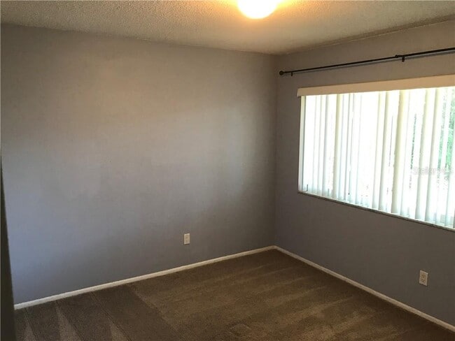 Building Photo - 852 Woodside Rd