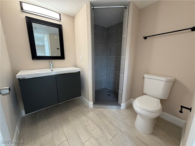 Building Photo - 5317 Summerlin Rd