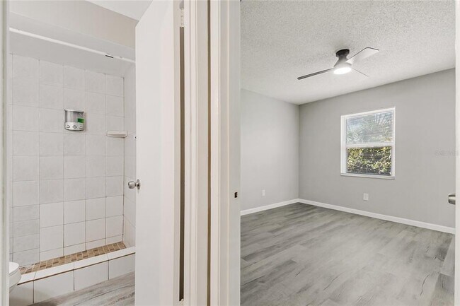 Building Photo - 106 Lake Villa Way